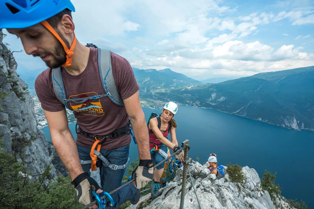 CLIMBING AND MOUNTAINEERING HELMET - ROCK