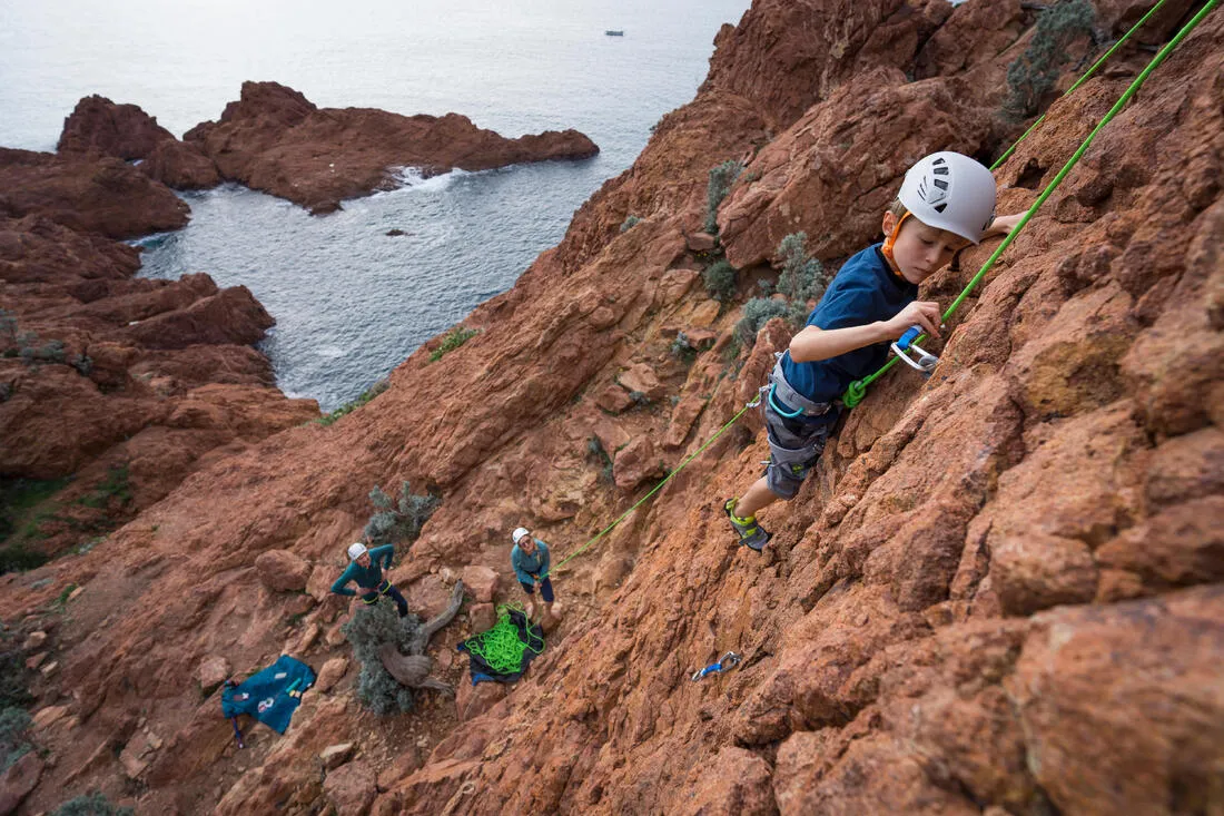 CLIMBING AND MOUNTAINEERING HELMET - ROCK