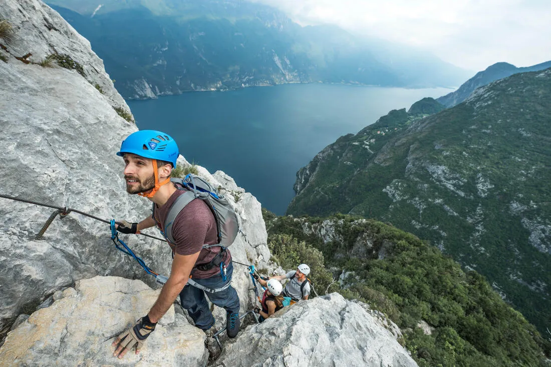 CLIMBING AND MOUNTAINEERING HELMET - ROCK